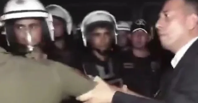 CHP li Başarır görevi başındaki polisi kolundan çekip bağırdı: Buraya gel dedim VİDEO İZLE