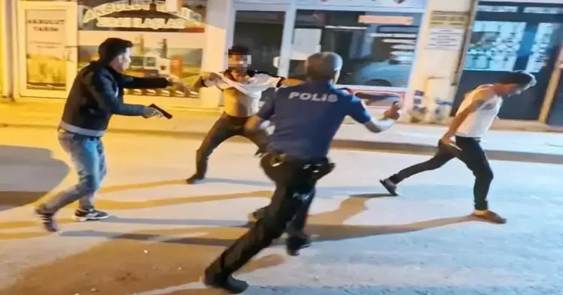 Kavgaya müdahale eden polise bıçak ve sandalyeli saldırı