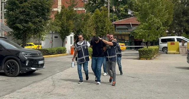 Ambulansı takip edip, sağlık çalışanlarına saldıran baba oğul tutuklandı Eskişehir Haberleri