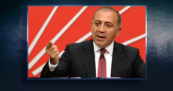 Koltuğa oturmakta ısrar eden Gürsel Tekin karşısında insan zinciri bulacak! CHP yönetiminden talimat: Tüm gözler yarına çevrildi