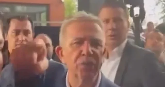 ABB Başkanı Mansur Yavaş kendisine soru soran genç kadını cevap vermek yerine hedef gösterdi VİDEO İZLE