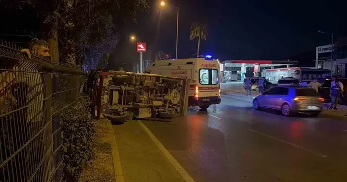 Gazipaşa’da devrilen kamyonetin sürücüsü ve eşi yaralandı