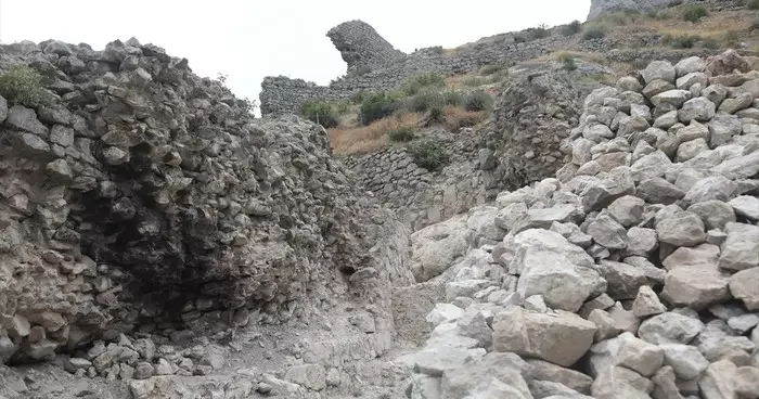 Samsun daki Asarkale de sarnıç, mabet ve basamaklı tünel gibi yapılar ortaya çıkarıldı