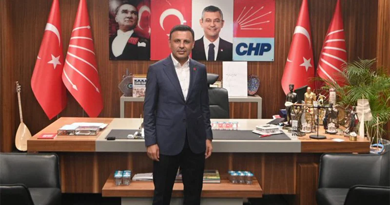 Özgür Çelik ten ablukaya alınan CHP İstanbul İl Binası ndan fotoğraf: CHP halktır, halkımızın evini koruyacağız, görevimizin başındayız