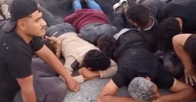 Koyun sürüsüne çarpıp, su kanalına düşen otomobilden 14 kaçak göçmen çıktı Hatay Haberleri