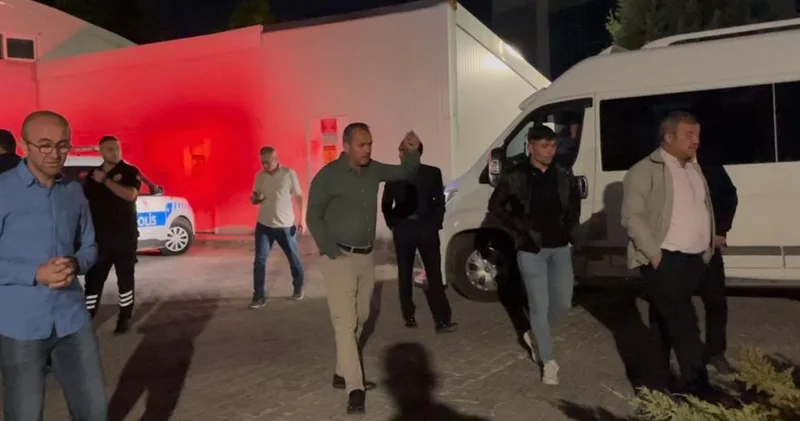 Eskişehir de sağlık çalışanlarına kabusu yaşattılar, başhekimlik bahçesine 1 minibüs adam çağırdılar