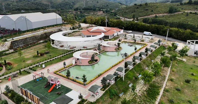 Ay yıldızlı mimarisi göz kamaştırıyor: Düzce deki mesire alanı doğaseverlerin yeni gözdesi
