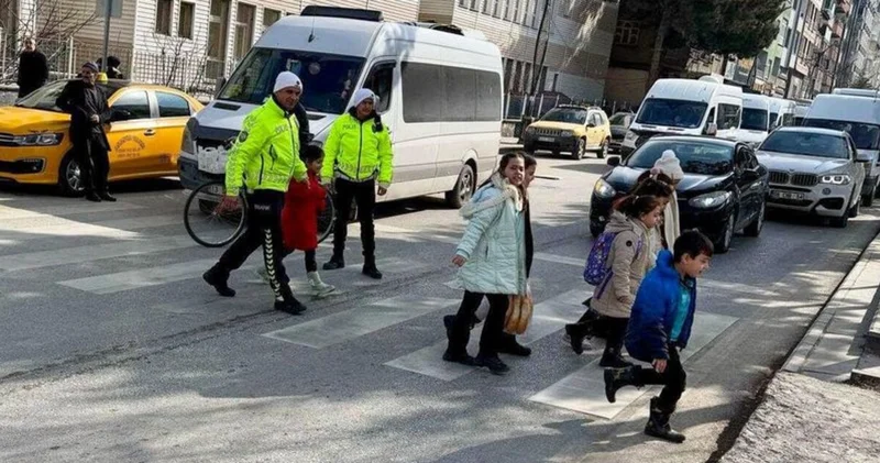 İstanbul Valiliği nden açıklama! Yeni eğitim öğretim dönemi için alınan tedbirleri açıkladı