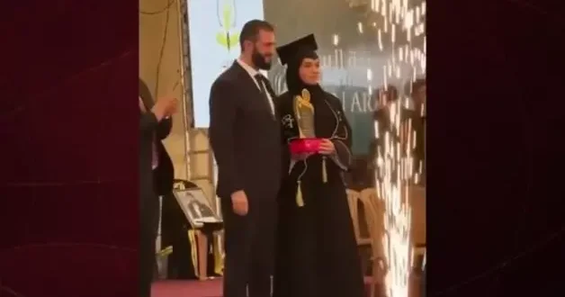 Diplomasını eşi Şara nın elinden aldı