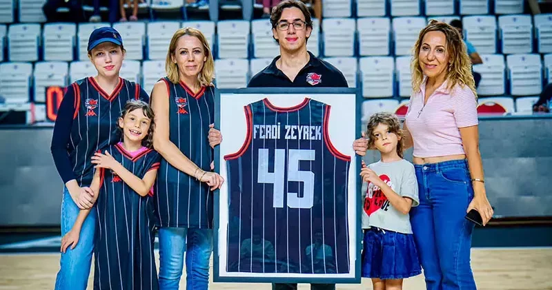 Manisa Basket Ferdi Zeyrek i unutmadı