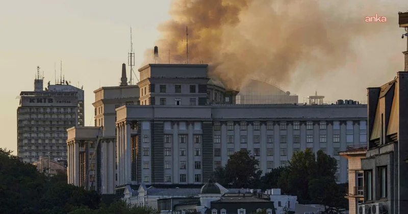 Savaşta ilk kez oluyor: Kiev de Bakanlar Kurulu binası vuruldu Sözcü Gazetesi