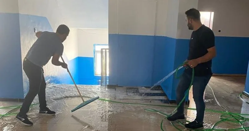 Öğretmenler okulu temizledi Son dakika haberleri