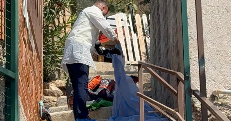 Antalya da merdivenden düşen yaşlı adam, hayatını kaybetti