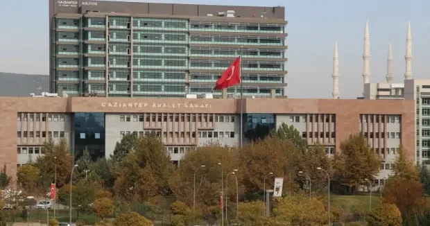 Gaziantep haberleri Gaziantep te 17 bıçak darbesiyle öldürdü! 4 sanığın cezası belli oldu 07 Ekim 2025