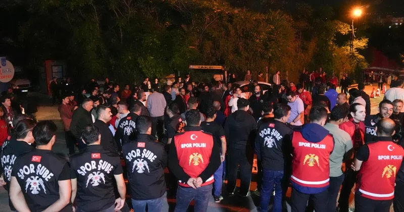 Süper Lig ekibi karıştı! Taraftarlar tesise akın etti Sözcü Gazetesi