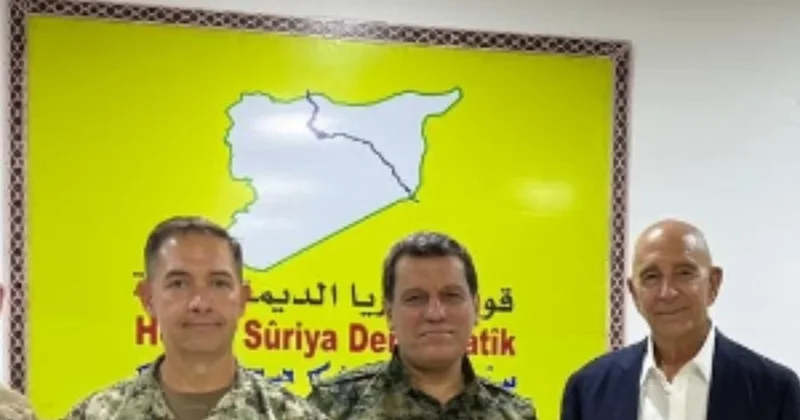 ABD nin Türkiye elçisi, Hatay ı Suriye toprağı olarak gösteren bayrak önünde poz verdi Sözcü Gazetesi