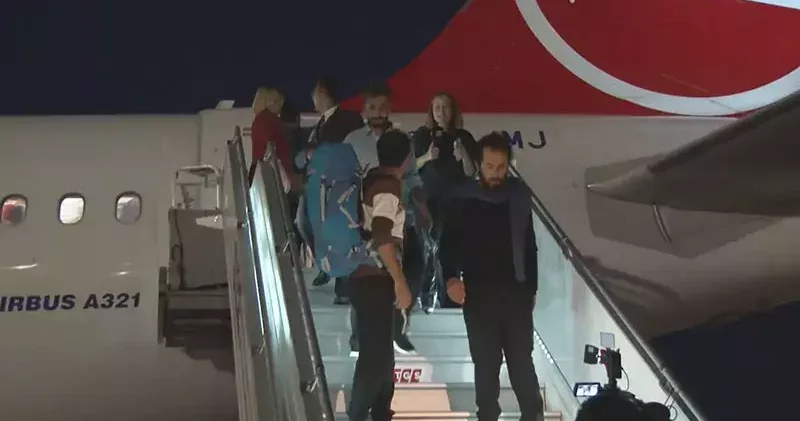 Küresel Sumud Filosu teknelerinde alıkonulan 20 kişi İstanbul’a geldi