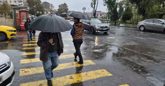 Tekirdağ’da sağanak yağış yüzleri güldürdü