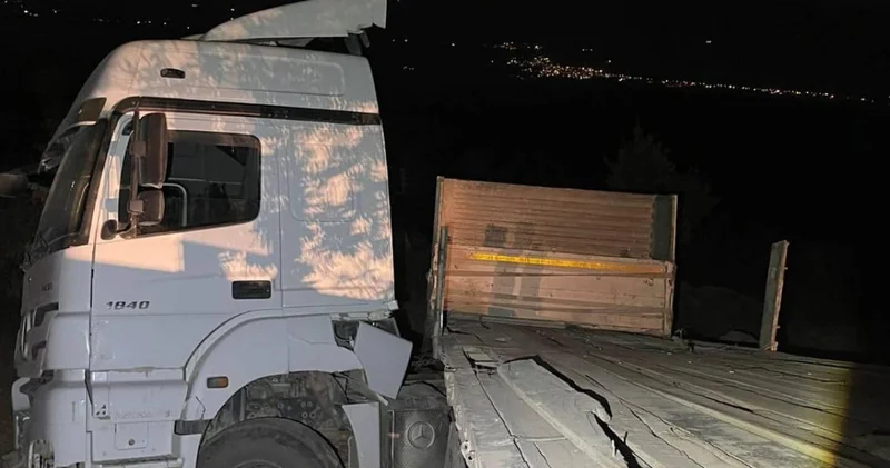 Şırnak ta şarampole düşen TIR ın şoförü öldü
