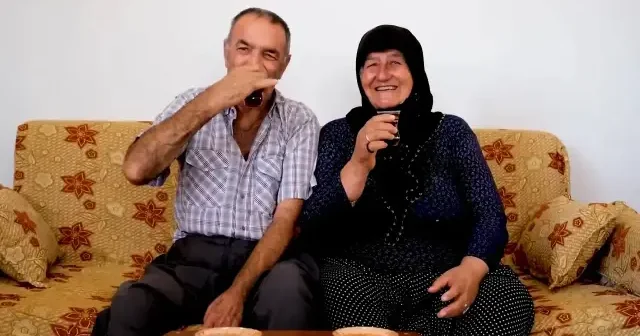 Bakan Murat Kurum depremde gözyaşı döken ailenin yeni yuvasını paylaştı: Devlet bana villa yapmış VİDEO İZLE