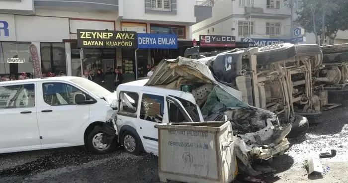 Malatya daki 5 kişinin yaralandığı feci kaza kamerada