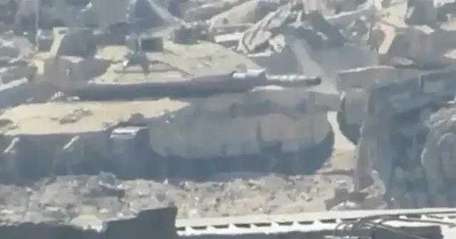 Siyonist tankını İsrail in attığı bombayla havaya uçurdular VİDEO İZLE