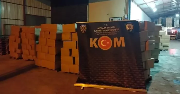 Antalya da çok sayıda kaçak ürün ele geçirildi