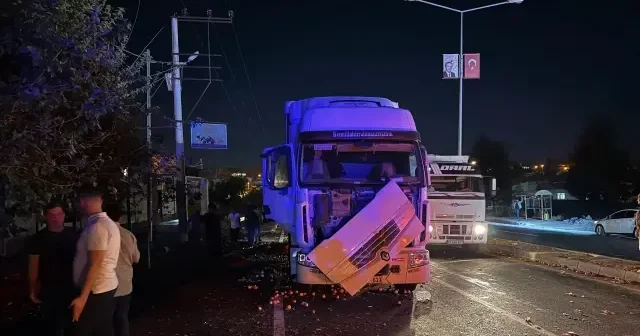 Seyir halindeki tır park halindeki tıra çarptı: Can kaybı var Batman Haberleri