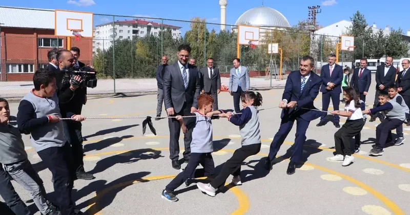 Milli Eğitim Bakanı Yusuf Tekin, Öğrencilerle Yakantop Oynadı, Halat Çekti