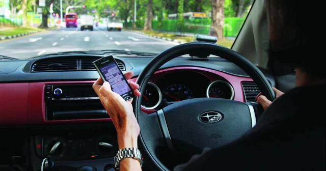 Araba kullanırken telefonla konuşmak, telefon kullanmanın cezası ne kadar, kaç TL? 2025 trafik cezası ücretleri Son Dakika Haberleri