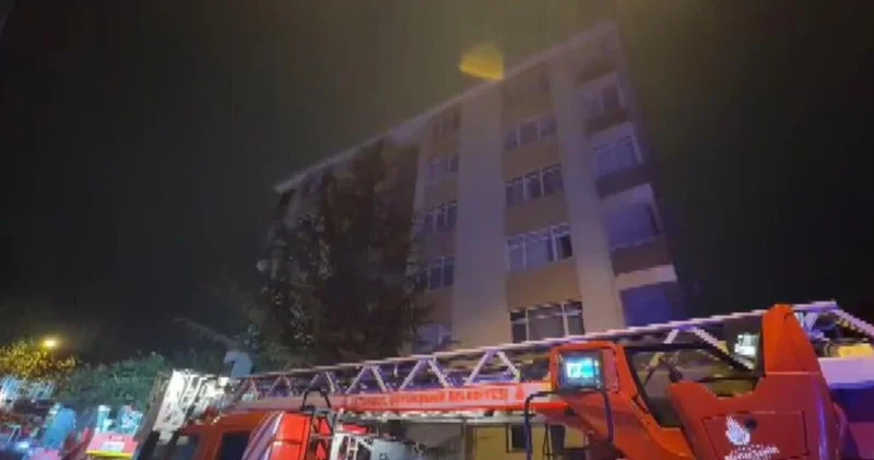 Kadıköy de 5 katlı binada yangın paniği! Son dakika haberleri