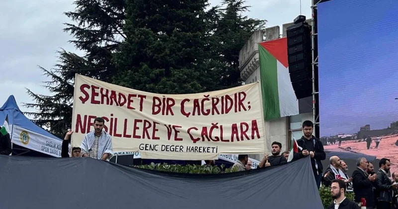 İstanbul Üniversitesi ndeki Gazze etkinliğinde şeriat pankartı açıldı, tekbir getirildi