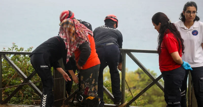 Çıktığı falezlerde mahsur kalan kadın, kurtarılınca gazetecilere saldırdı