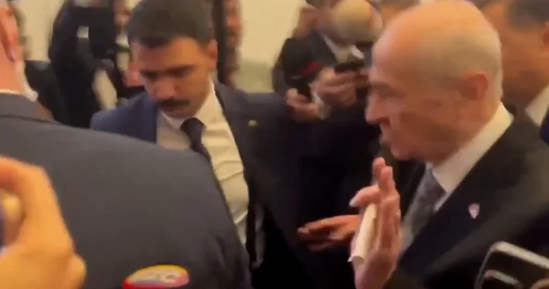 Son Dakika Bahçeli Serdar Öktem sorusunu eliyle savuşturdu