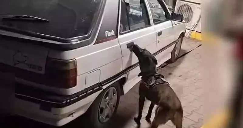Otomobilin kapı döşemesinde 2 kilo uyuşturucu ham maddesi ele geçirildi