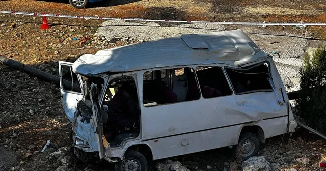 Tarım işçilerini taşıyan minibüs şarampole yuvarlandı: 4 ölü, 14 yaralı Yeniden Mersin Haberleri