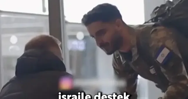 Sosyal medya fenomeni Hamit Eroğlu ndan İsrail askeri kılığında boykot çağrısı: Starbucks müşterisine plaket verdi VİDEO İZLE