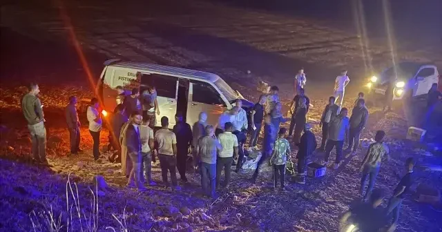 İşçileri taşıyan minibüs ile hafif ticari araç çarpıştı: Yedi yaralı Siirt Haberleri