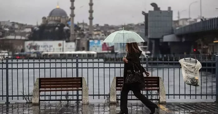 İstanbul da alarm! Kuvvetli sağanak ve hava sıcaklıklarında ani düşüşbekleniyor
