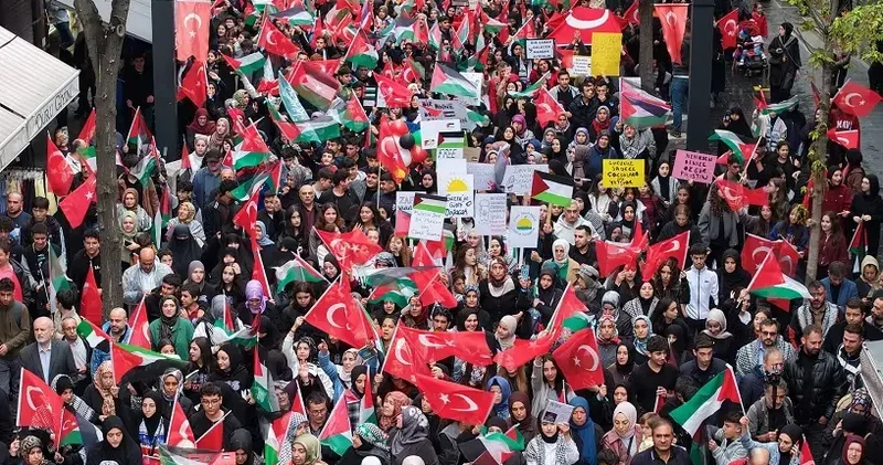 Bağcılar’da ‘Nehirden Denize Özgür Filistin’ yürüyüşü düzenlendi