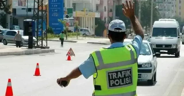 Yeni trafik cezaları ne kadar artt: İşte 2025 yılında güncellenen Ehliyetsiz araba kullanma, hız ihlali, kırmızı ışıkta geçme cezası, alkollü araba kullanma, drift makas atma gibi yeni trafik ihlalleri tutarları Son Dakika Haberleri