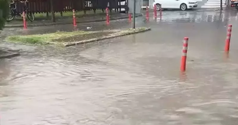 Aydın da sağanak nedeniyle bazı yollar suyla doldu