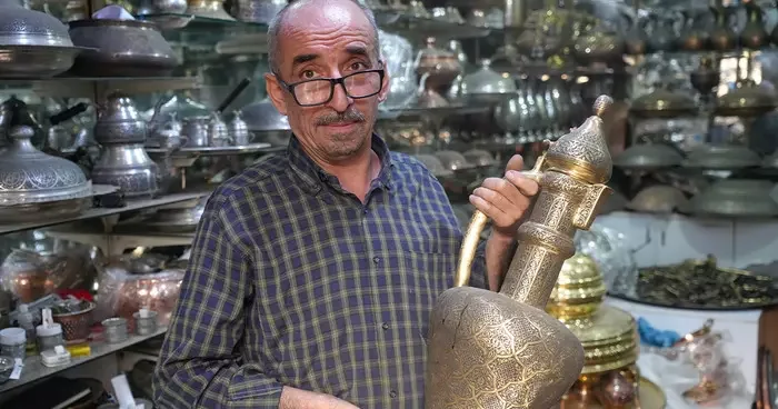 Tanesi 100 Bin TL: El işçiliğiyle ilmek ilmek işlenen bakır ibrikler! “Çeşm i Bülbül” dünyadan ilgi görüyor!