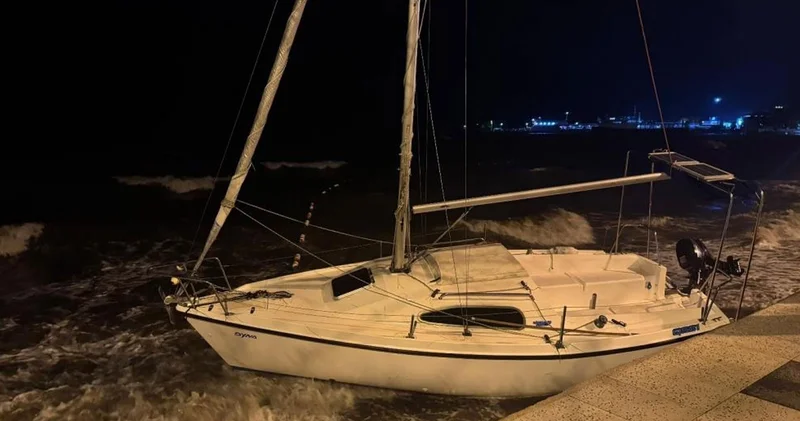 Erdek te şiddetli lodos etkili oldu: Tekneler sürüklendi