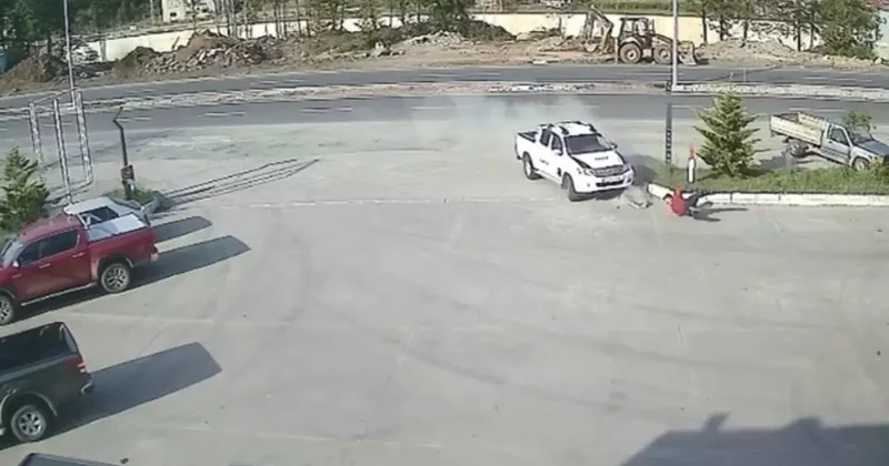 Artvin’de akaryakıt istasyonu çalışanına kamyonet çarptı