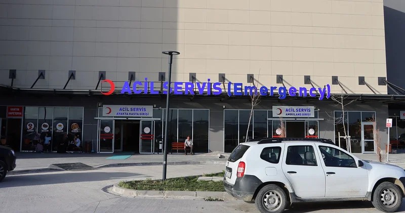 12 öğrenci hastaneye kaldırıldı! Yedikleri doğum günü pastası kabusları oldu