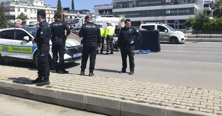 TIR ı sağ taraftan geçmeye çalışan sürücü kazada yaşamını yitirdi