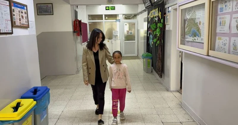 Boğazına şeker kaçan öğrencisini kurtaran öğretmen, ilk yardım eğitimine dikkati çekti Sağlık Haberleri