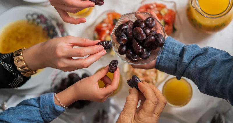 İftarda ne yapsam diye düşünenler için: Çorbasından tatlısına Ramazan ın 27. gününe özel iftar menüsü!