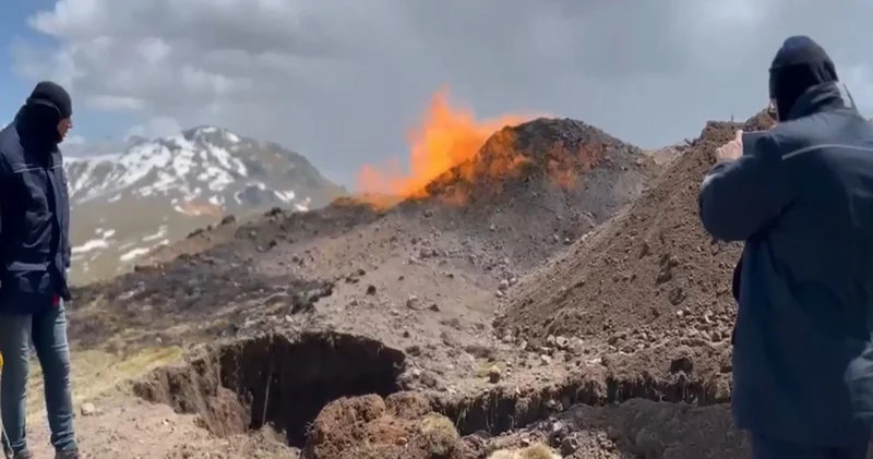 Sivas ta yıldırım düşen doğal gaz hattında yangın çıktı